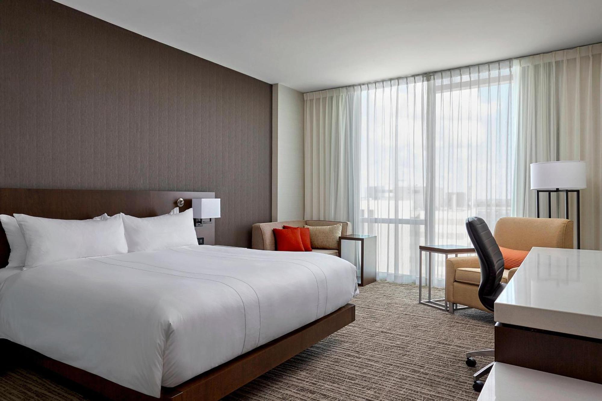 Airport Marriott In-terminal Hotel 4*