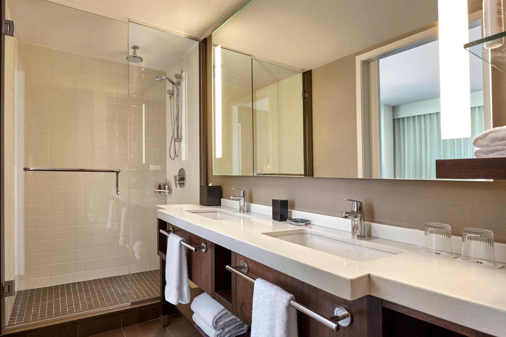 Hotel Airport Marriott In-terminal 4*