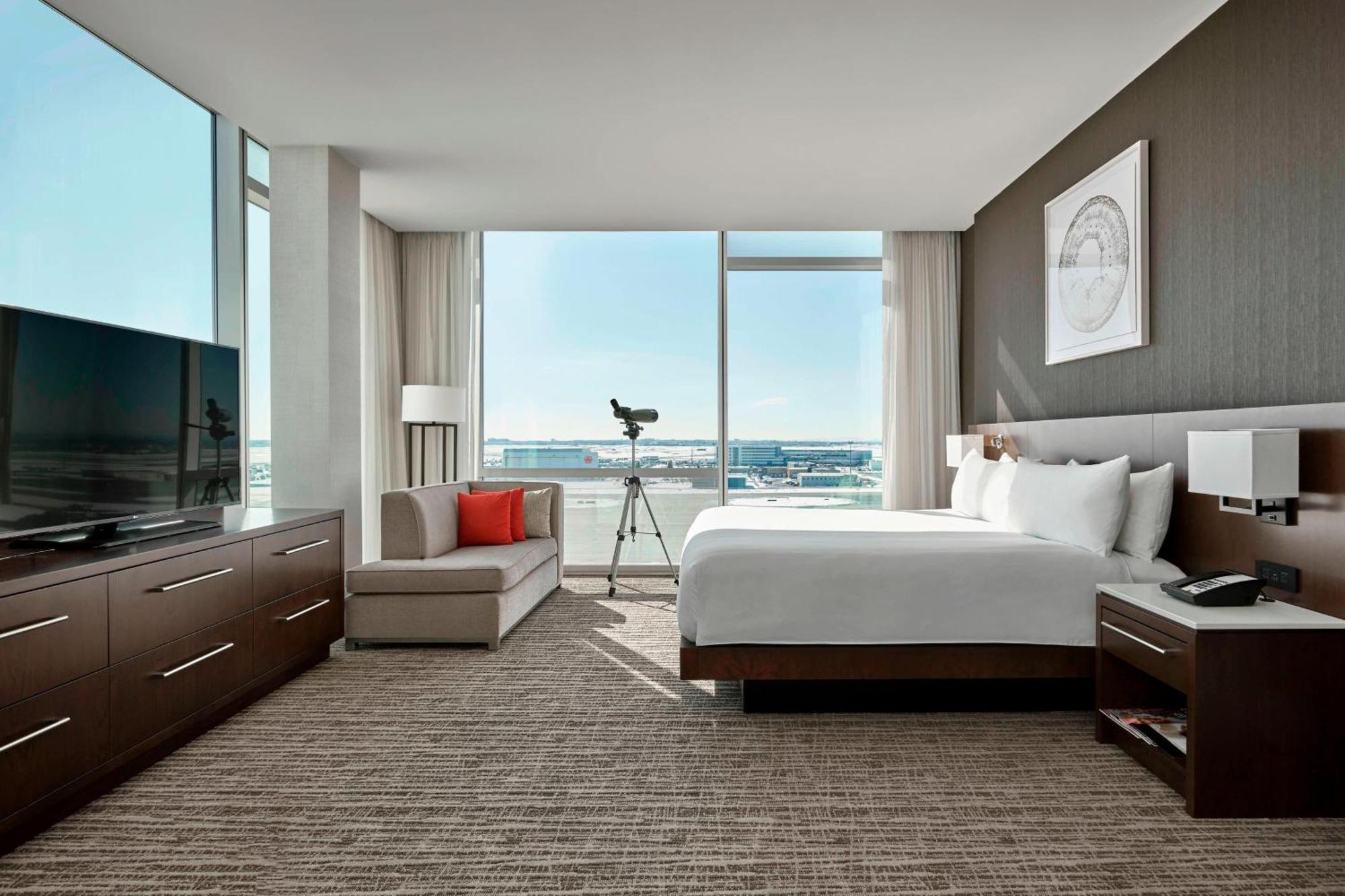 Airport Marriott In-terminal 4*